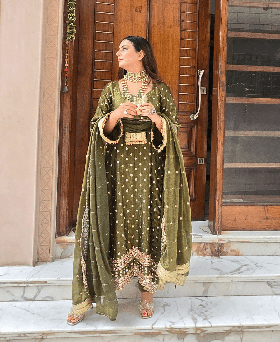 ZAREEN Premium Hand-Embroidered Tissue Suit - Image 3