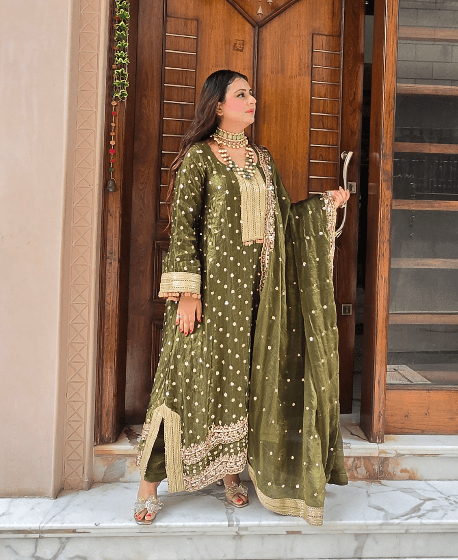 ZAREEN Premium Hand-Embroidered Tissue Suit - Image 5