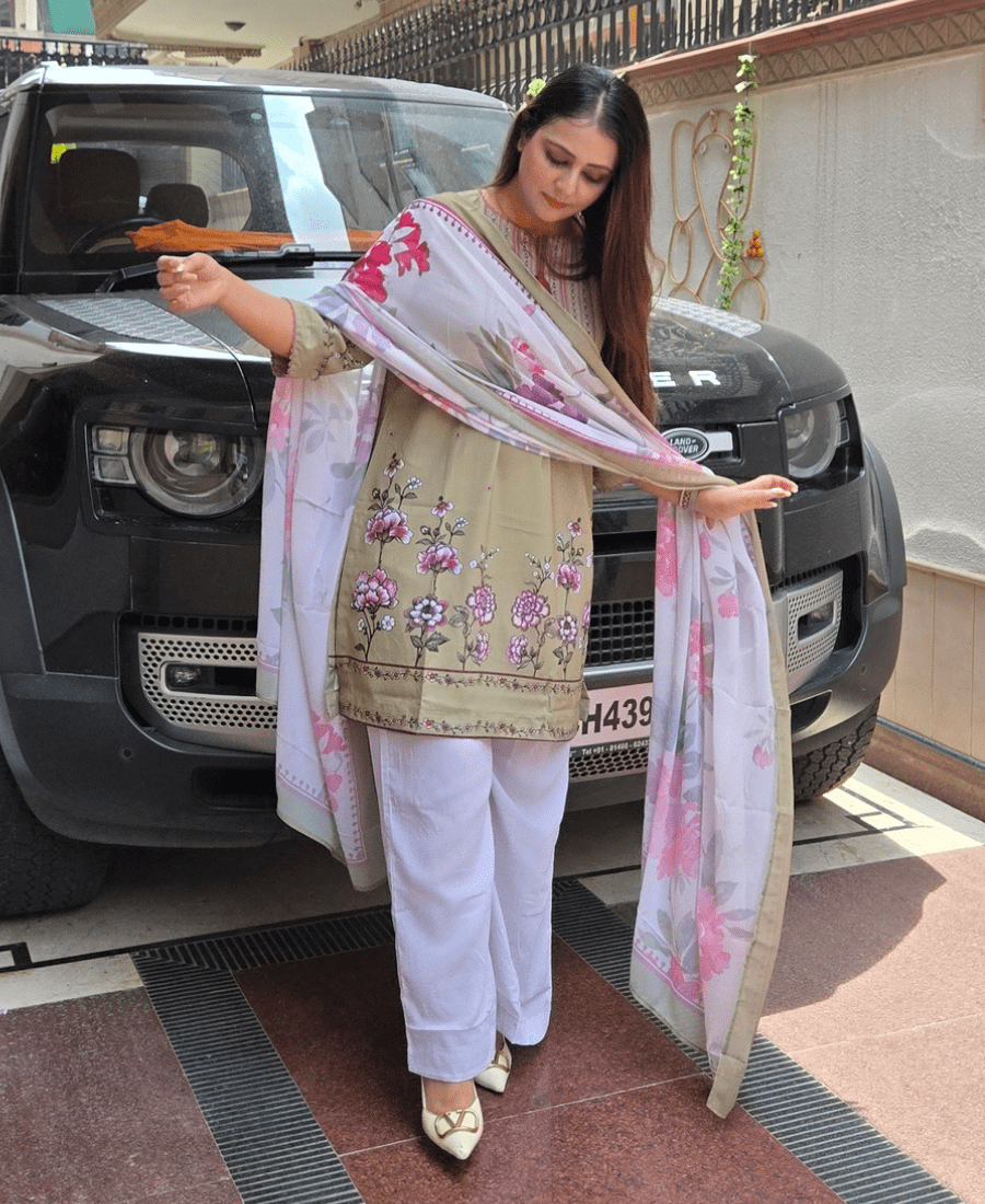 Pakistani Pure Crepe Kurta Set with Digital Print Dupatta - Image 4