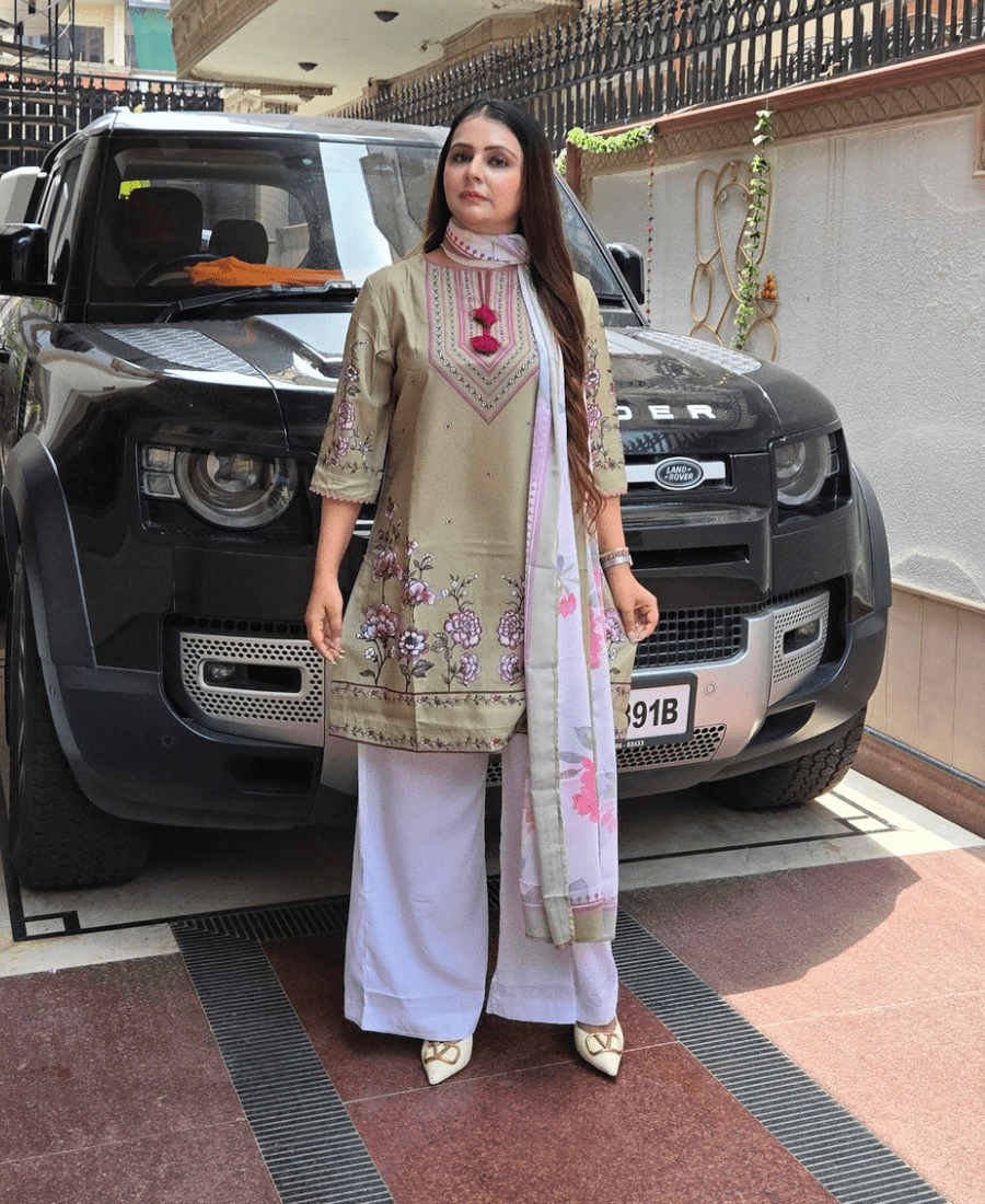 Pakistani Pure Crepe Kurta Set with Digital Print Dupatta - Image 3