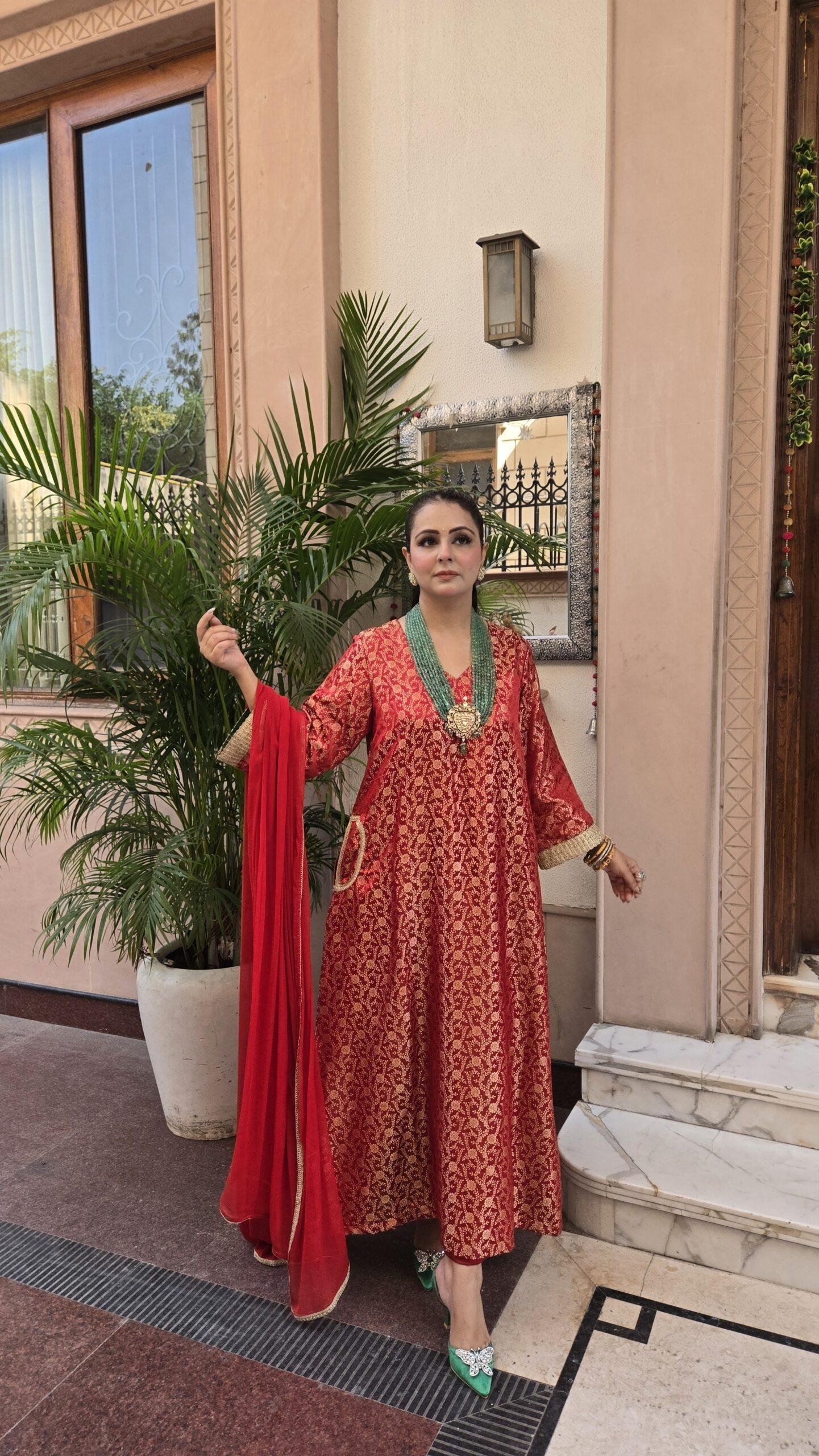 Pure Banarasi Pocket Style Anarkali Set - Image 3