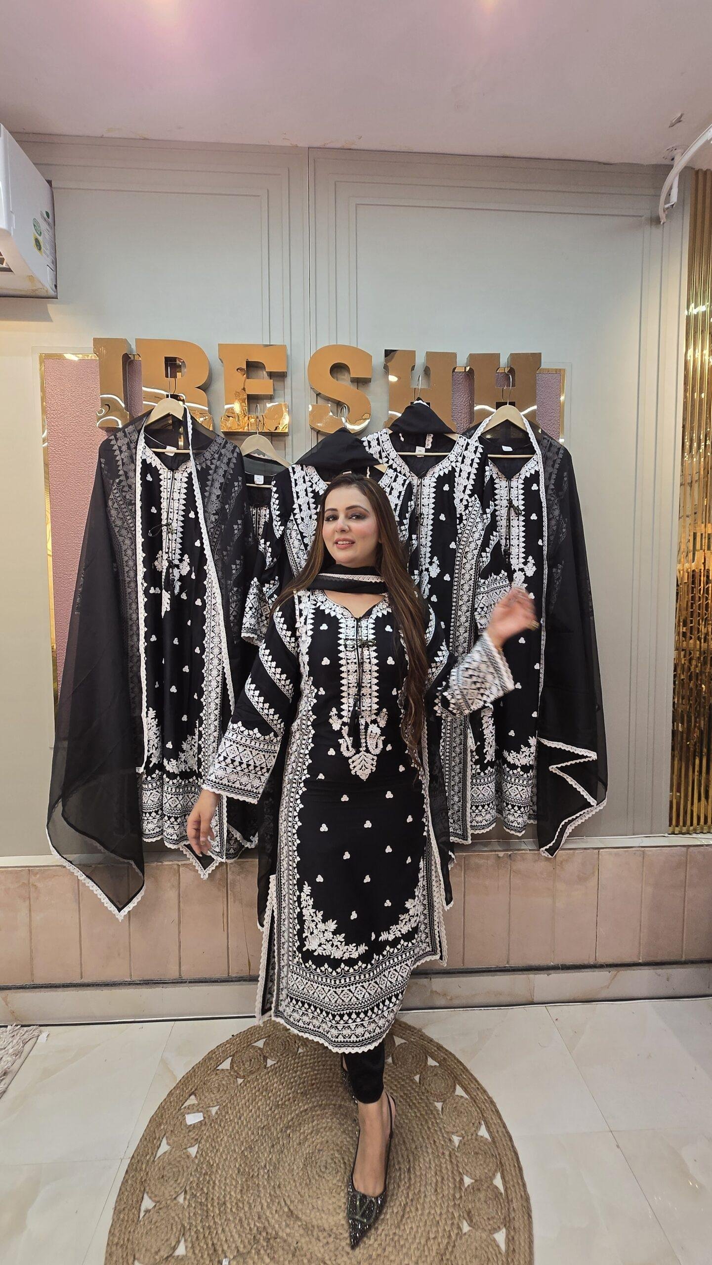 Zar-e-Mahfil Pakistani Suit Set - Image 5
