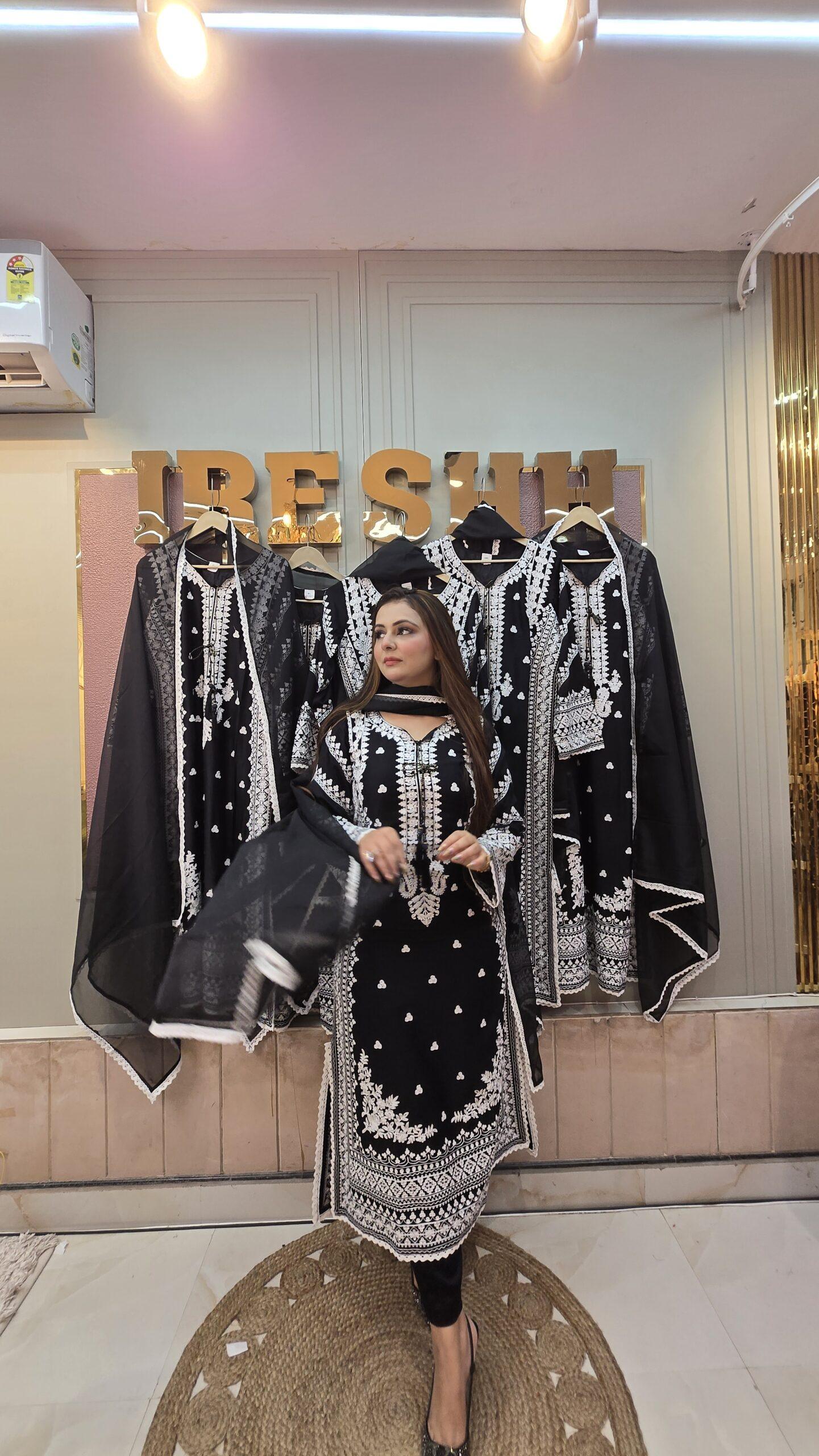 Zar-e-Mahfil Pakistani Suit Set - Image 3