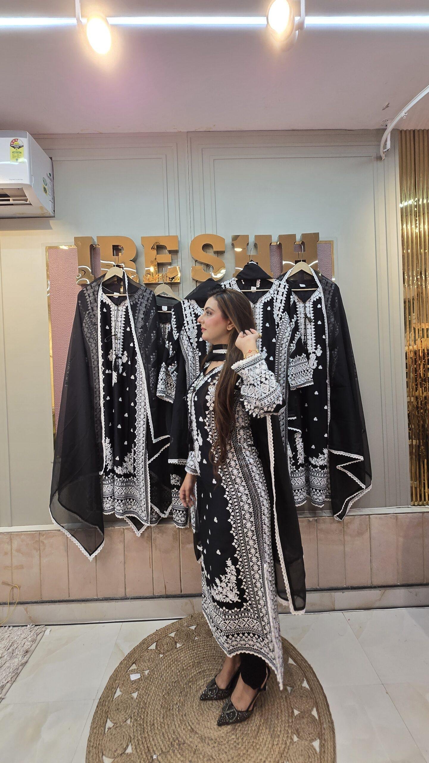 Zar-e-Mahfil Pakistani Suit Set - Image 7