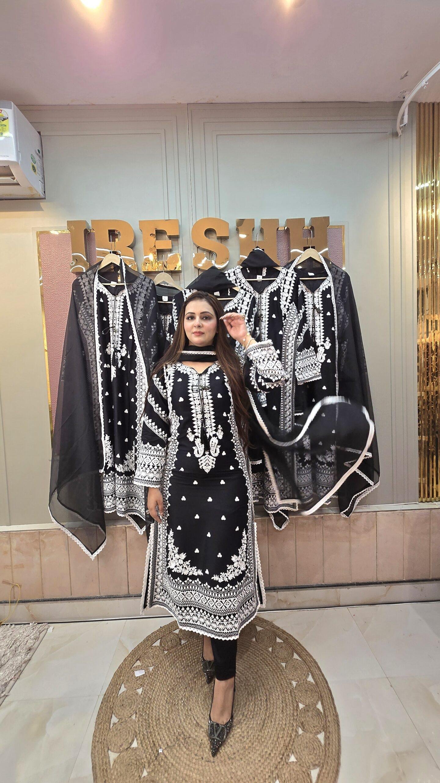 Zar-e-Mahfil Pakistani Suit Set